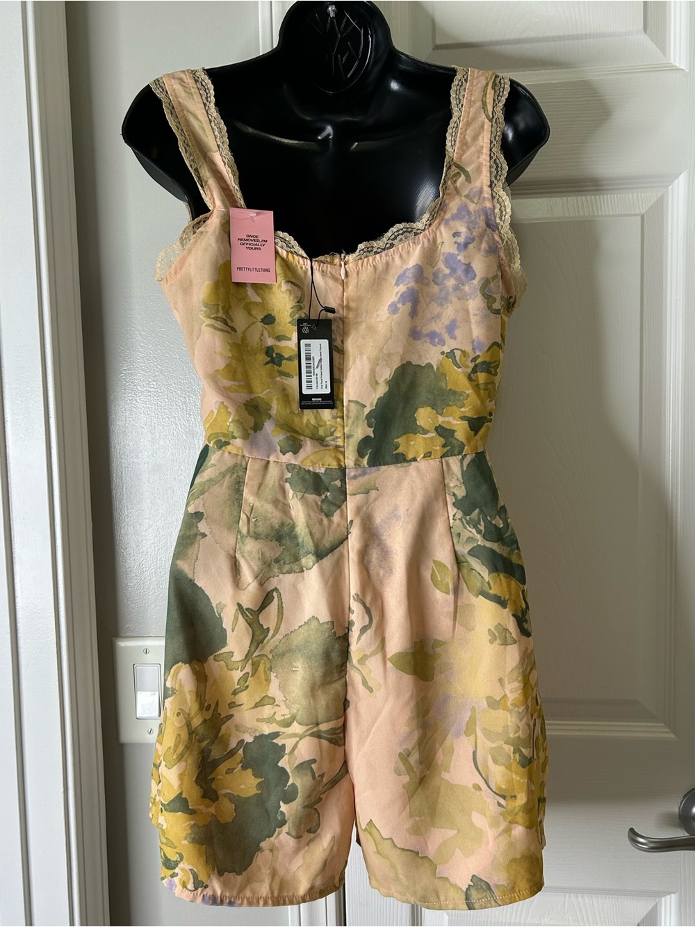 PrettyLittleThing Pink Floral Chiffon Lace Trim Romper Size US 6 NWT - Picture 3 of 10
